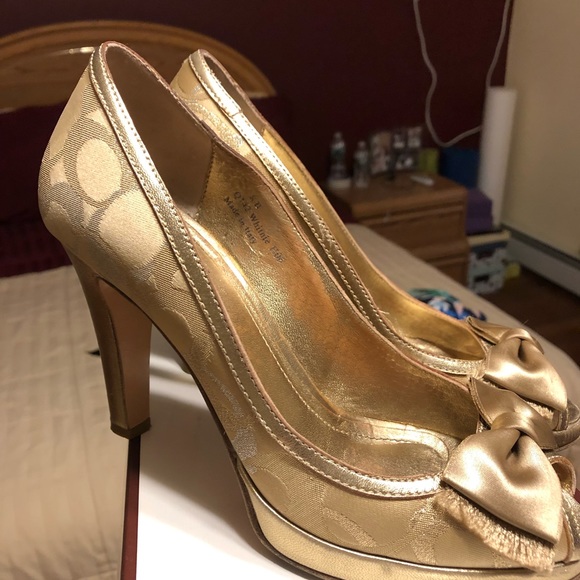 Coach Whitnie heels - Picture 1 of 7